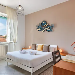 Hostly Santo Stefano Tower View Apartment